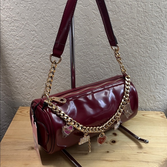 Juicy Couture Burgundy Shoulder Bag with Gold Chain - Picture 3 of 10